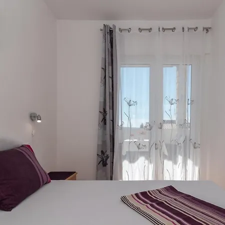 アパート Okrug Gornji, Ciovo 2 トロギール