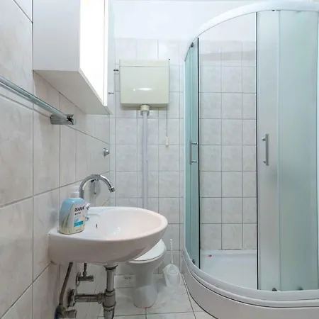 Okrug Gornji, Ciovo 2 アパート トロギール