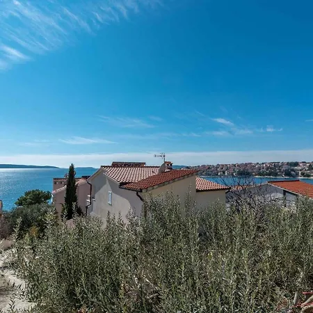 Okrug Gornji, Ciovo 2 アパート *