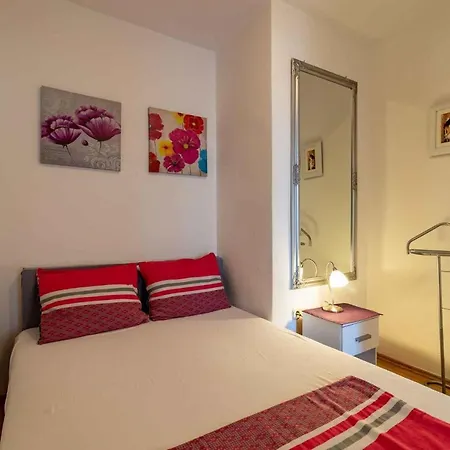 Apartman Okrug Gornji, Ciovo 2 *