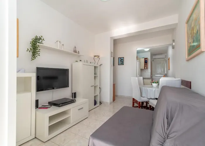 Apartman Okrug Gornji, Ciovo 2 *